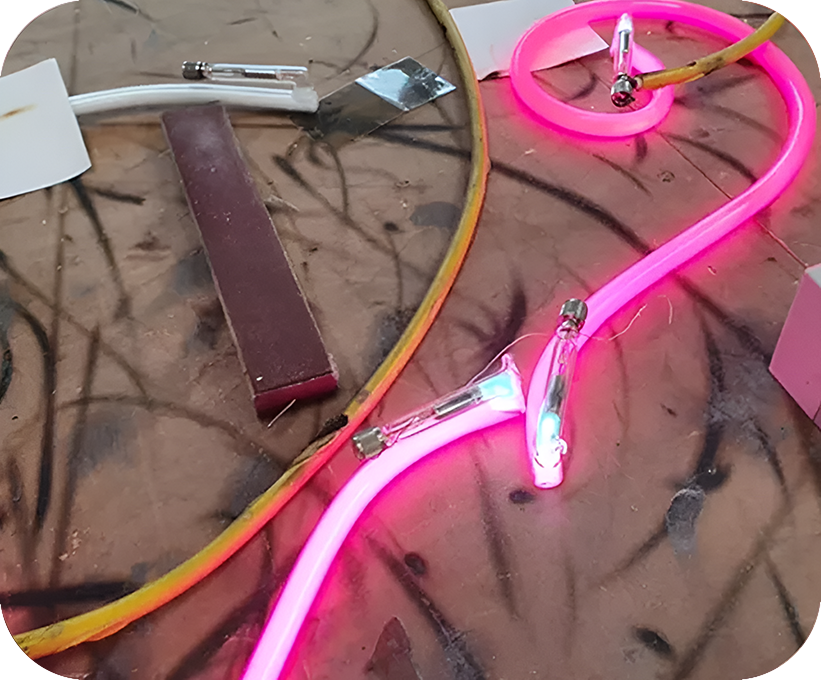 Fabricant n&eacute;on Rives-du-Loir-en-Anjou, Fabricant n&eacute;on Angers, Fabricant n&eacute;on Maine-et-Loire (49)